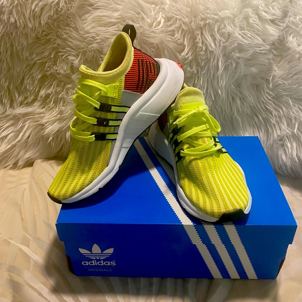 Adidas Youth EQT Support Mid Adv J Size 6. In Box